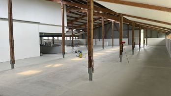 Große, helle Halle auf Hof Seeburg zur Pacht