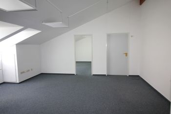 Klasse Büroräume im Gründerzentrum - 2 Büros mit Flur und Balkon
