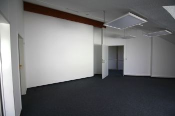 Klasse Büroräume im Gründerzentrum - 2 Büros mit Flur und Balkon