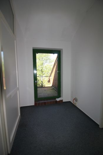 Klasse Büroräume im Gründerzentrum - 2 Büros mit Flur und Balkon