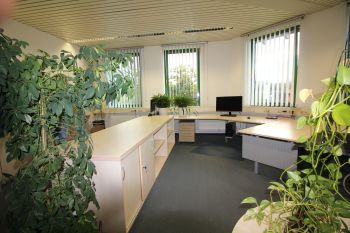 Klasse Büroraum im Gründerzentrum - Möbliertes Büro mit viel Stauraum