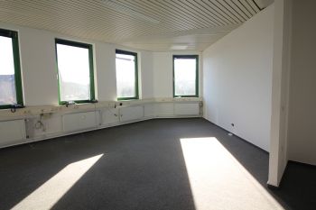 Klasse Büroräume im Gründerzentrum – Grosses, geräumiges Büro