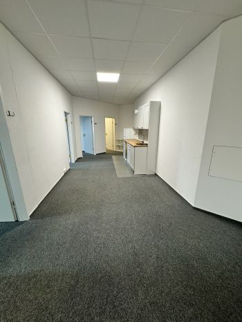 Klasse Büroräume im Gründerzentrum - Büroeinheit  mit 4 Räumen und Flur