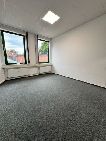 Klasse Büroräume im Gründerzentrum - Büroeinheit  mit 4 Räumen und Flur