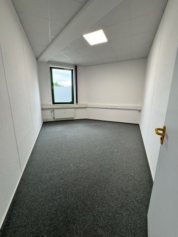 Klasse Büroräume im Gründerzentrum - Büroeinheit  mit 4 Räumen und Flur